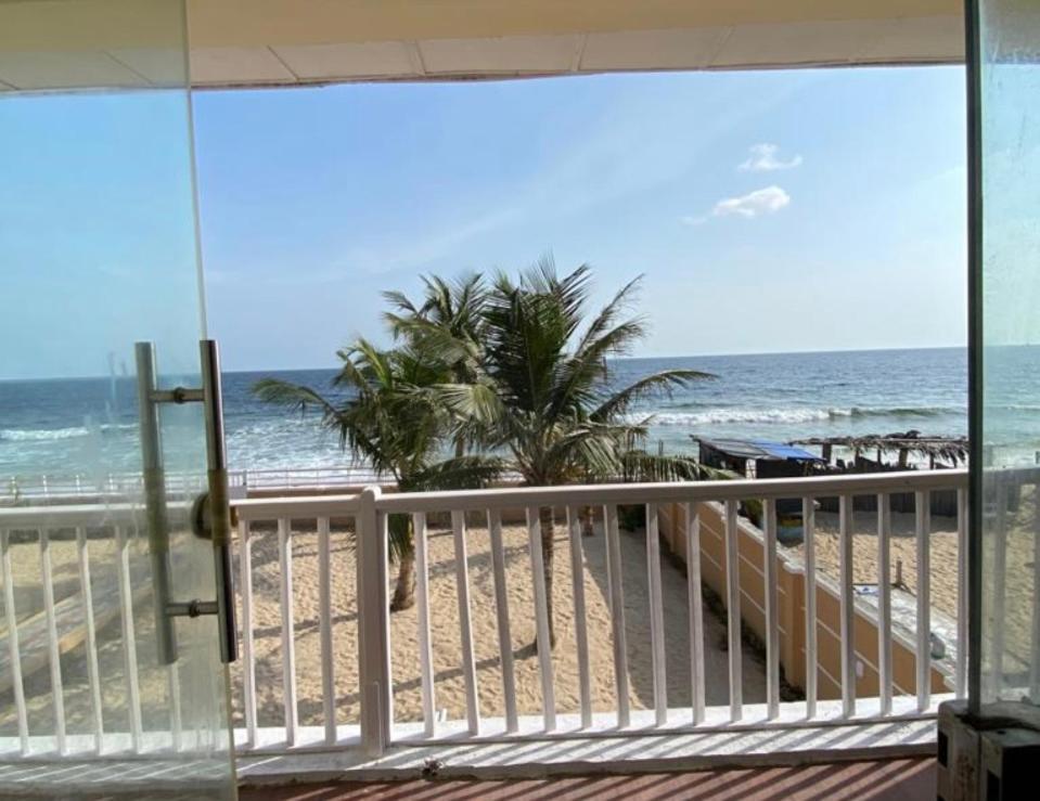 Oceanfront Wavecrest Hotel Lekki Buitenkant foto