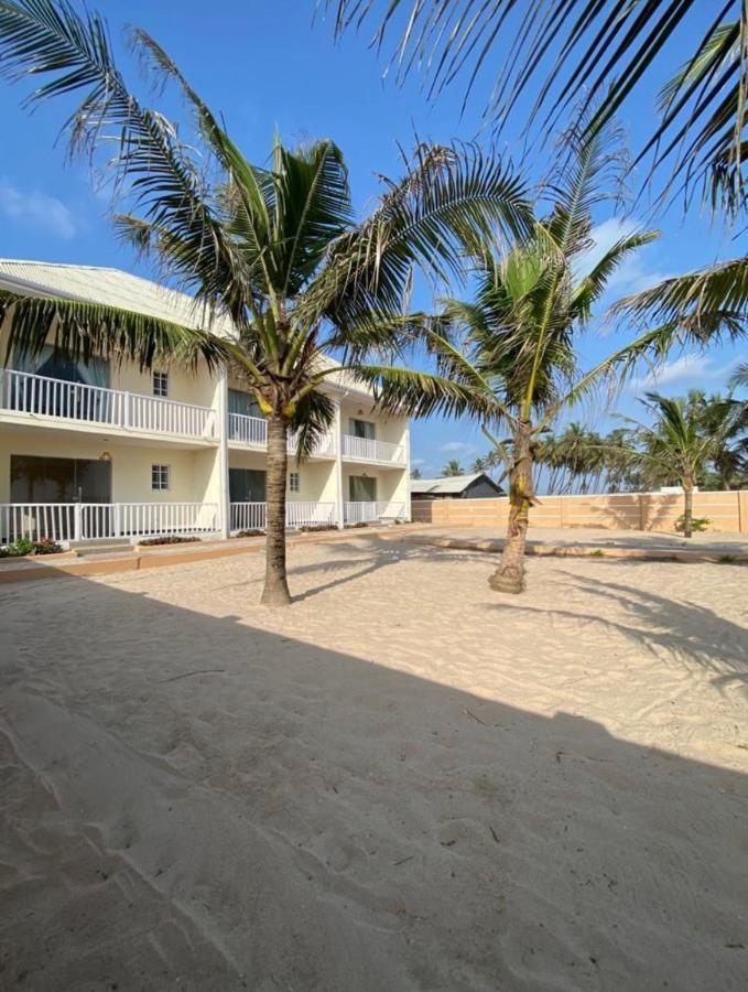Oceanfront Wavecrest Hotel Lekki Buitenkant foto