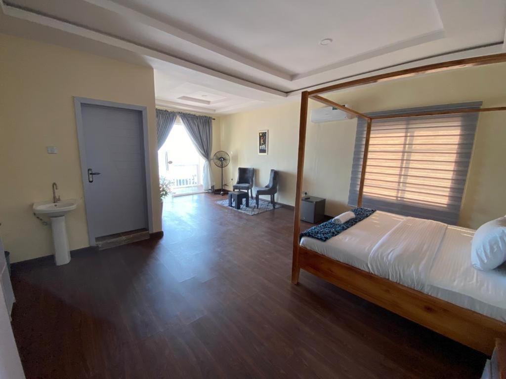 Oceanfront Wavecrest Hotel Lekki Buitenkant foto